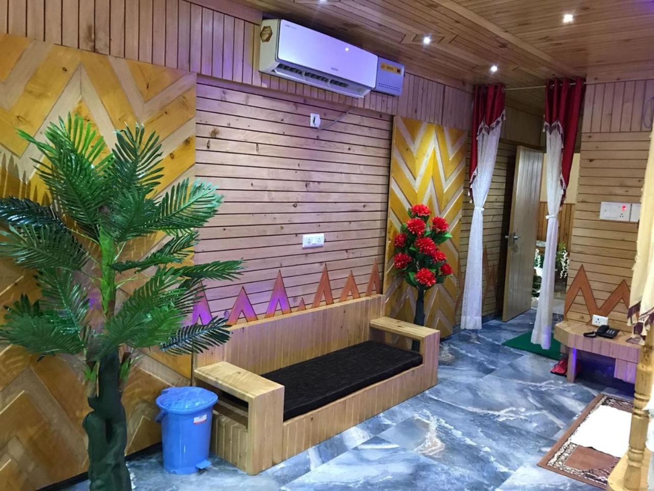 Oyo 37525 Hotel Mall Palace Pithoragarh Exterior photo