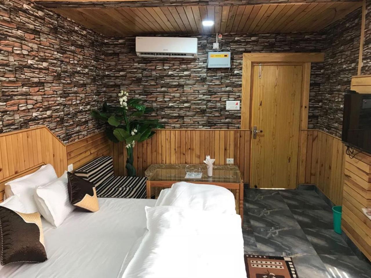 Oyo 37525 Hotel Mall Palace Pithoragarh Exterior photo