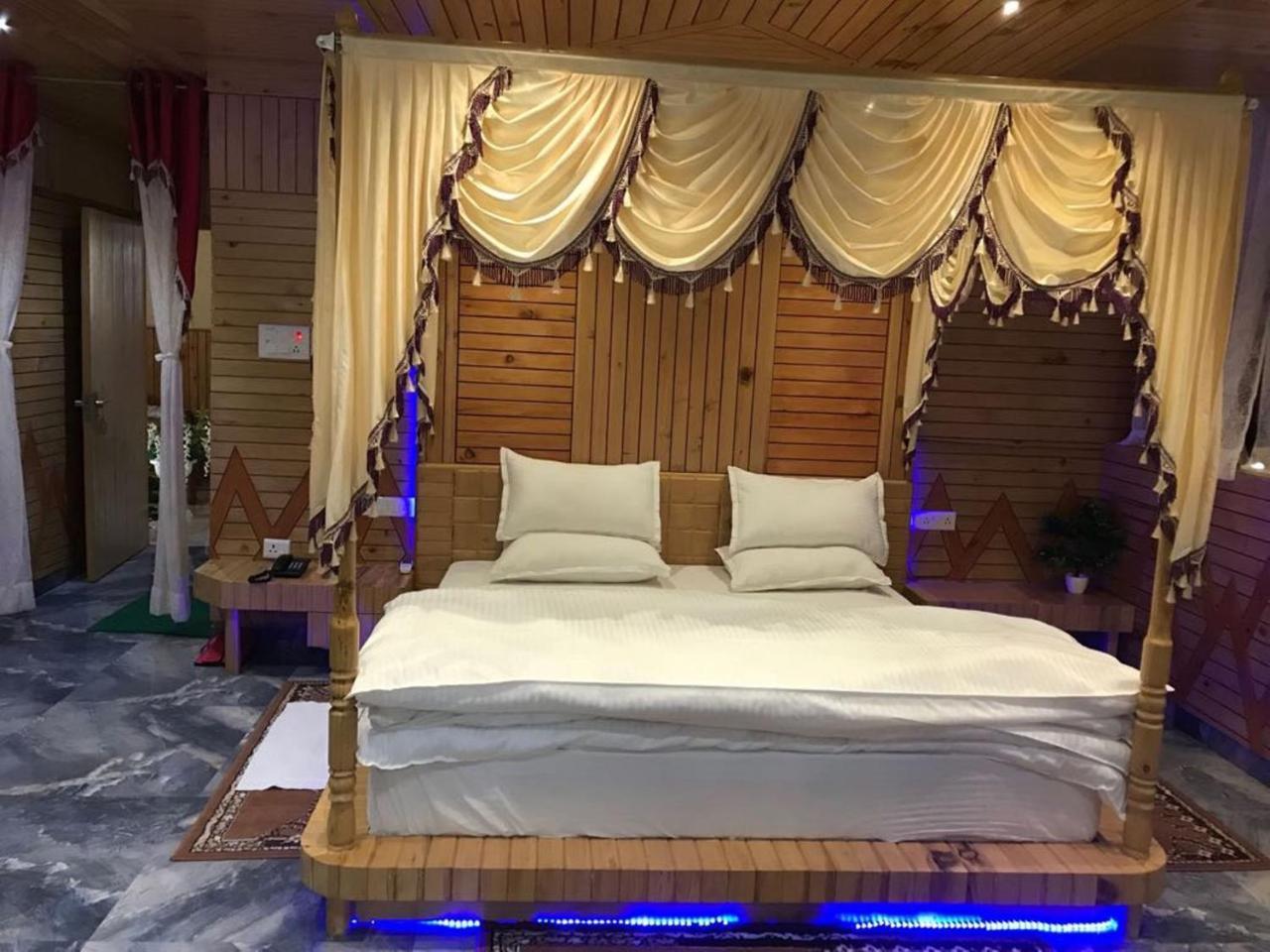 Oyo 37525 Hotel Mall Palace Pithoragarh Exterior photo