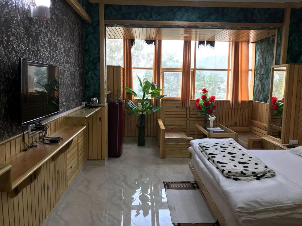 Oyo 37525 Hotel Mall Palace Pithoragarh Exterior photo