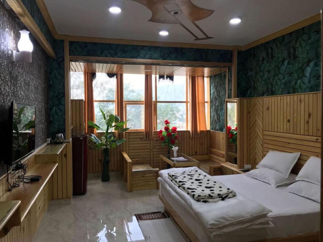 Oyo 37525 Hotel Mall Palace Pithoragarh Exterior photo
