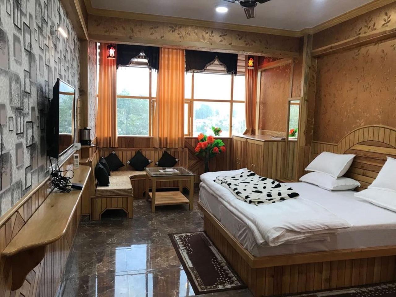 Oyo 37525 Hotel Mall Palace Pithoragarh Exterior photo